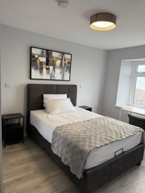 luxury 2 bedroom appartment with sea garden view